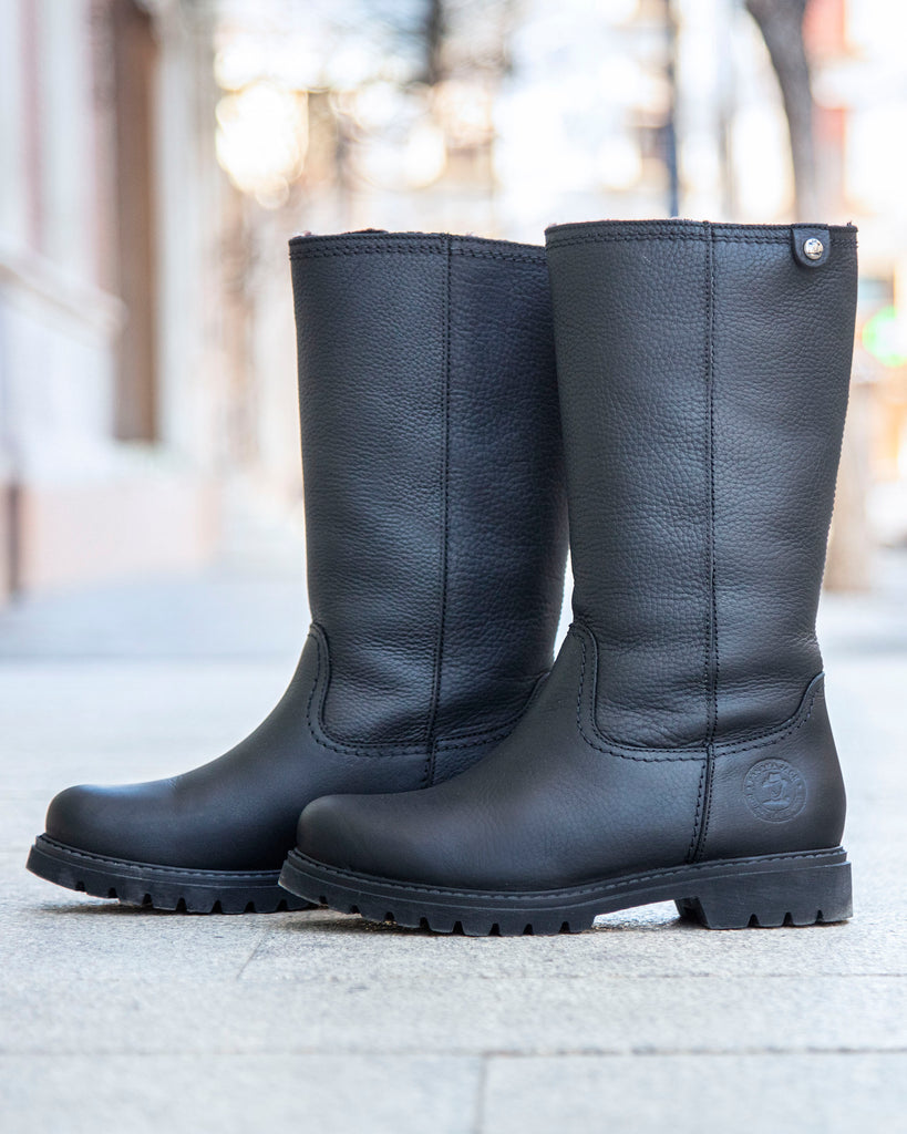 Bambina botas de piel con forro interior de pelo. negro