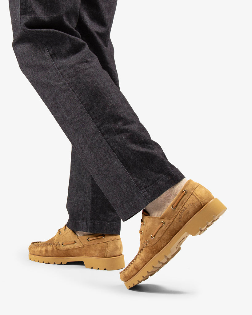 Boat náutico de piel con forro interior de piel. cuero