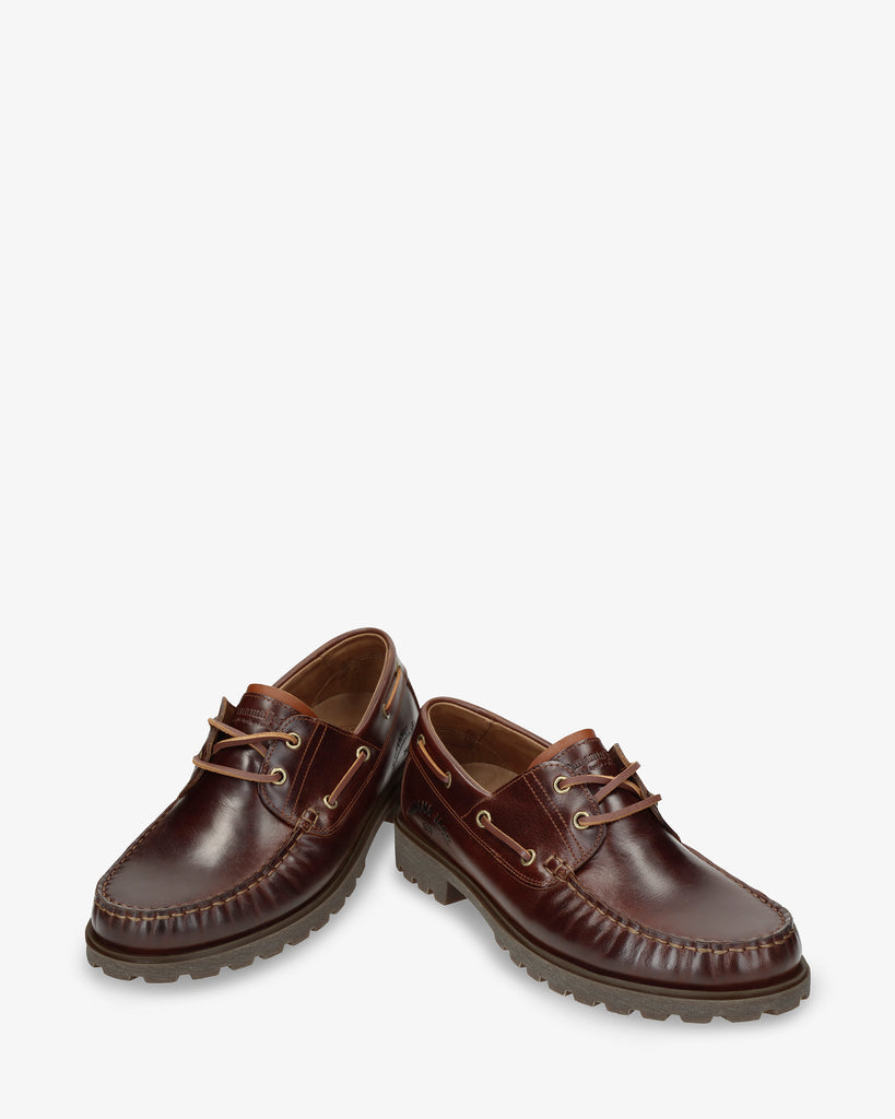 Boat náutico de piel con forro interior de piel. cuero