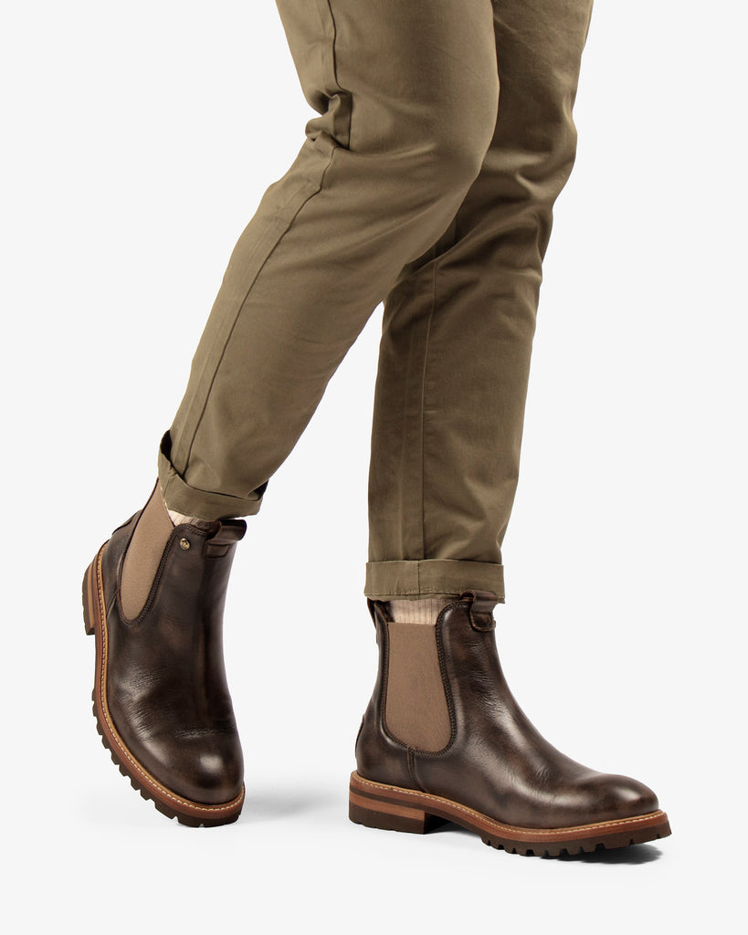 Elvin Igloo botín de piel con forro interior de pelo natural. taupe