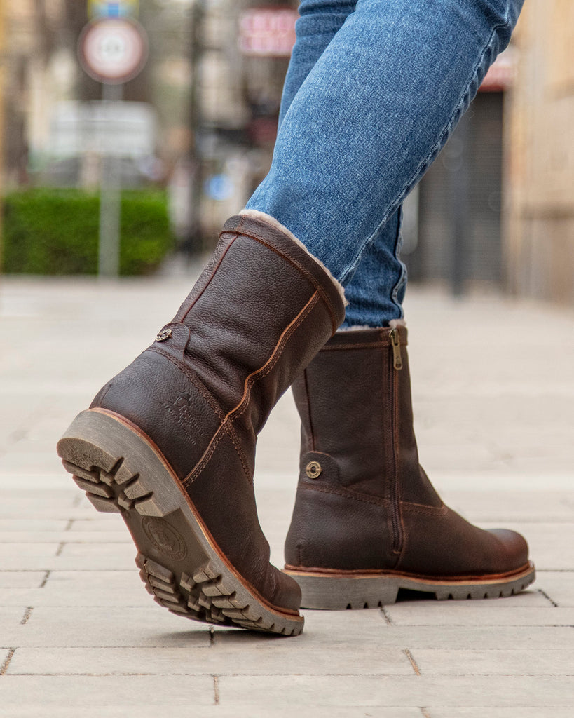 Fedro Igloo botas de piel con forro interior de pelo natural. castaño