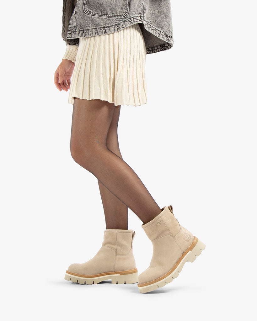 Laia botas de piel con forro interior de pelo. crudo