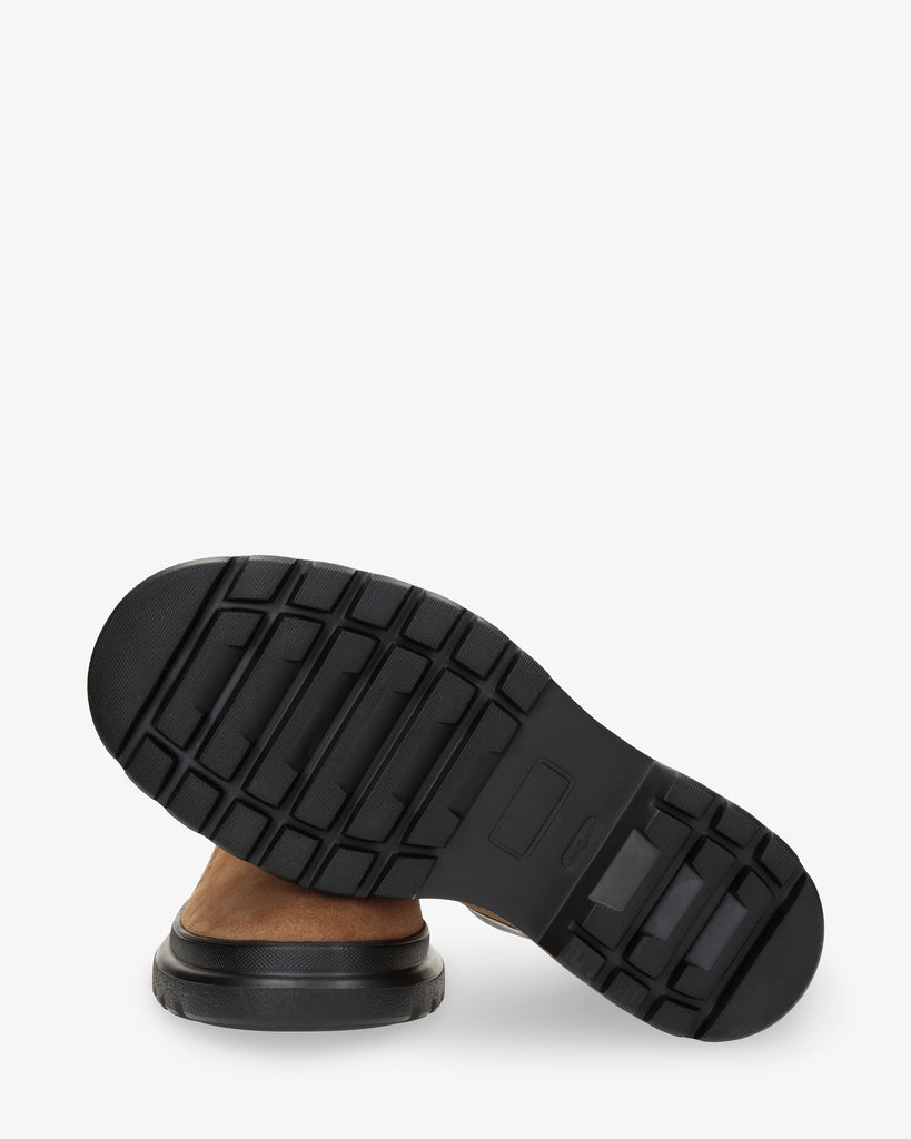 Theo zueco de piel con forro interior de piel. cuero